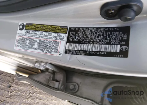 2005 Toyota Camry Le z USA, uszkodzony, nr VIN 4T1BE32K75U034202